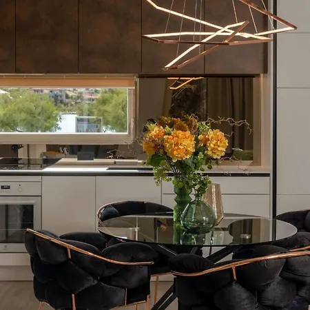 別荘 Aenona ニン