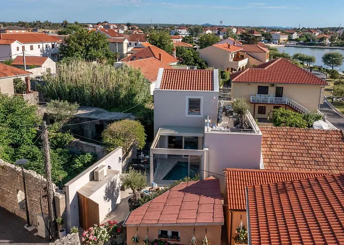 Tatil Evi Aenona Nin
