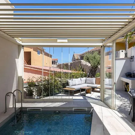Aenona Holiday home *